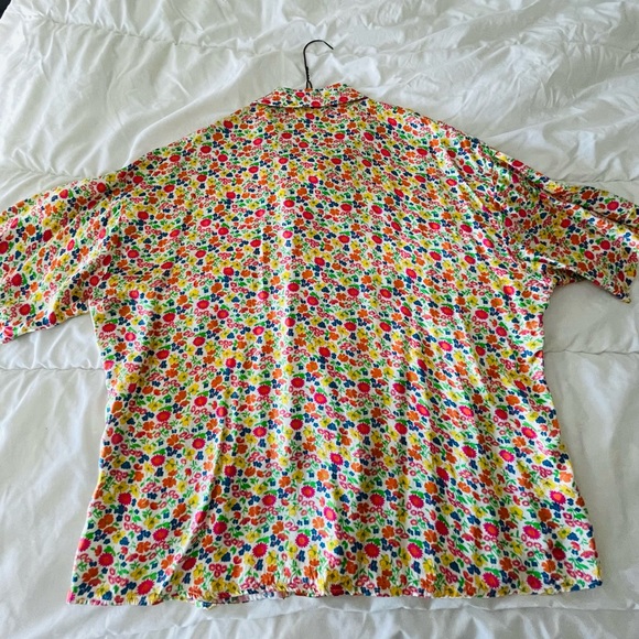 Lucy short sleeved satin shirt in ditsy floral print - Picture 3 of 6